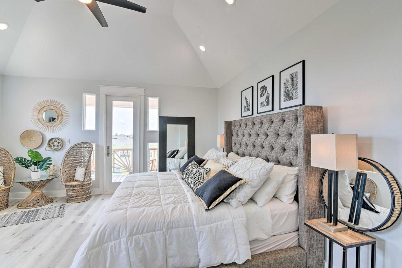 Chic Crystal Beach Escape With Deck - Walk To Beach! Bolivar Peninsula Экстерьер фото