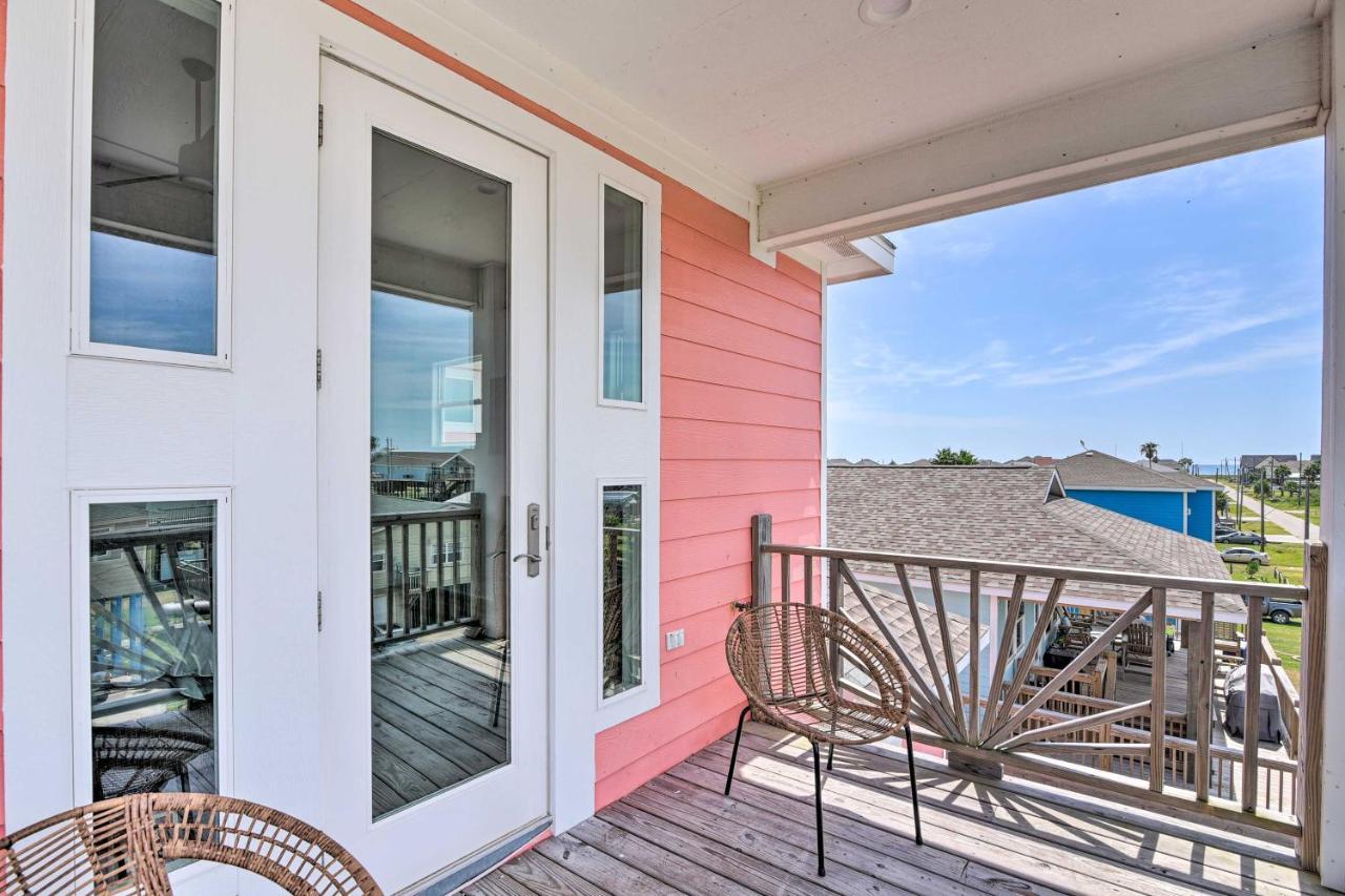 Chic Crystal Beach Escape With Deck - Walk To Beach! Bolivar Peninsula Экстерьер фото