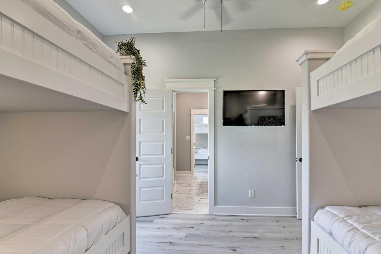 Chic Crystal Beach Escape With Deck - Walk To Beach! Bolivar Peninsula Экстерьер фото