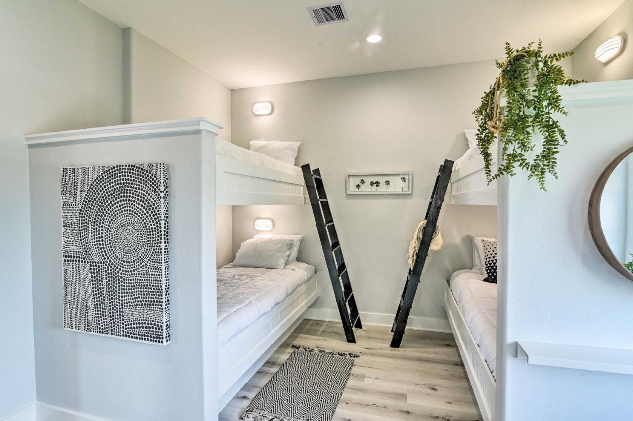 Chic Crystal Beach Escape With Deck - Walk To Beach! Bolivar Peninsula Экстерьер фото