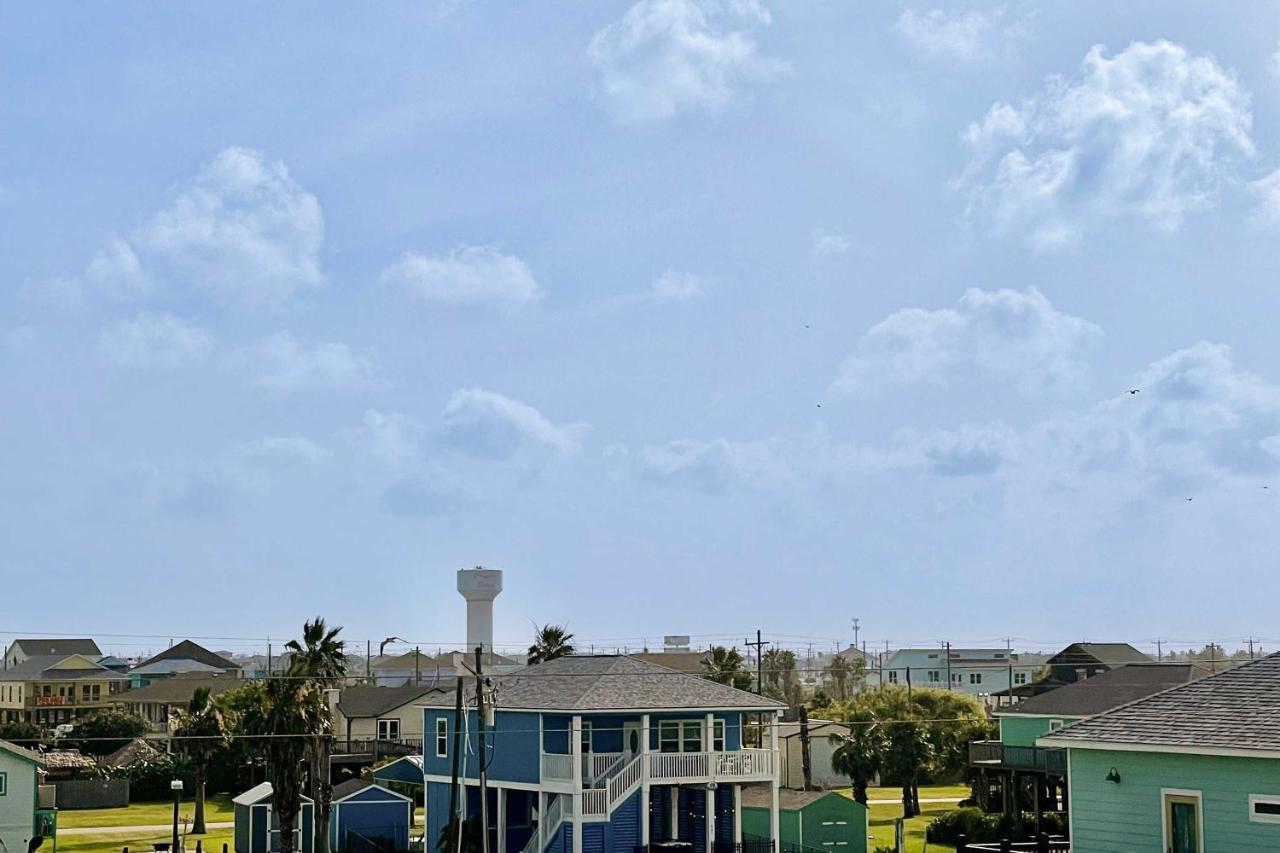 Chic Crystal Beach Escape With Deck - Walk To Beach! Bolivar Peninsula Экстерьер фото