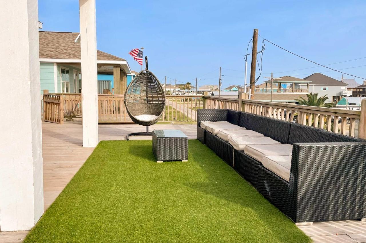 Chic Crystal Beach Escape With Deck - Walk To Beach! Bolivar Peninsula Экстерьер фото